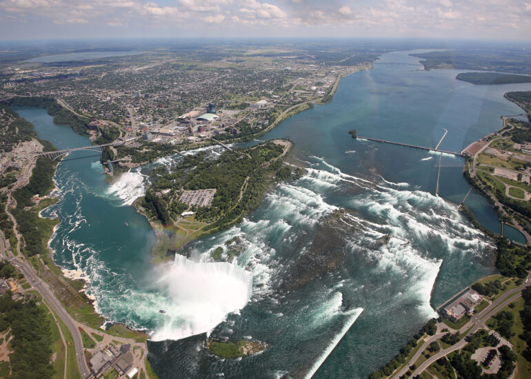 An den Niagara-Fällen