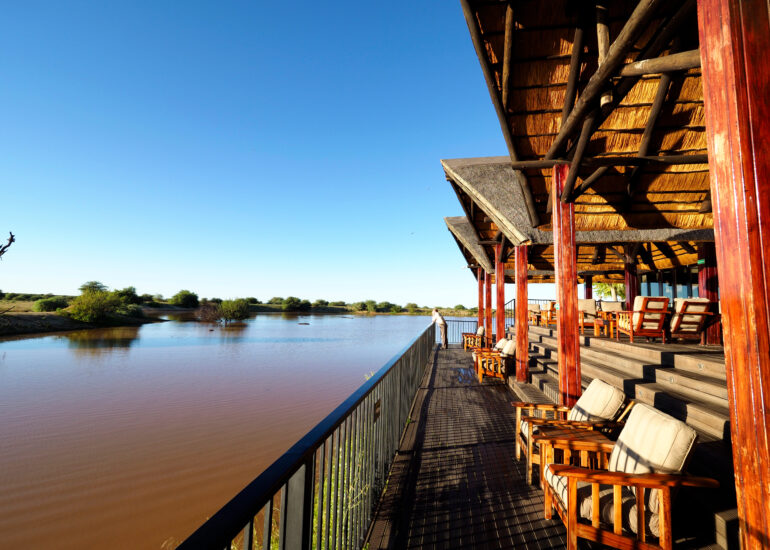 Terrasse der Old Traders Lodge im Erindi