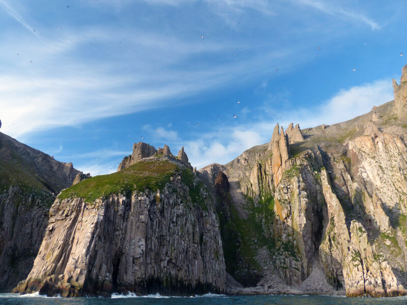 Entlang spektakulärer Küstenabschnitte