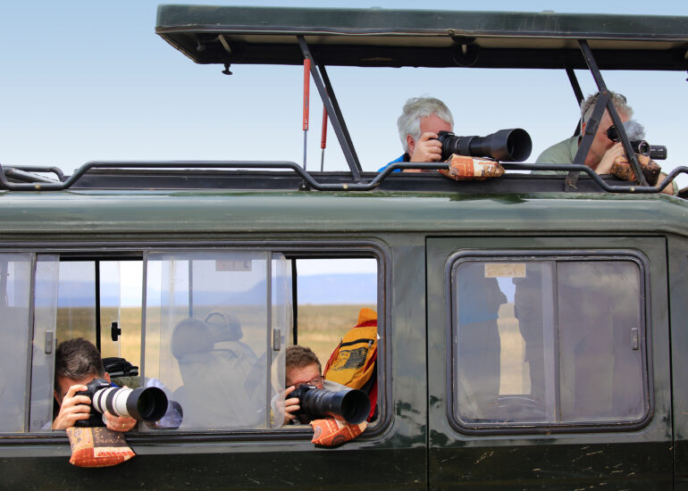 Reisegruppe im Safariauto