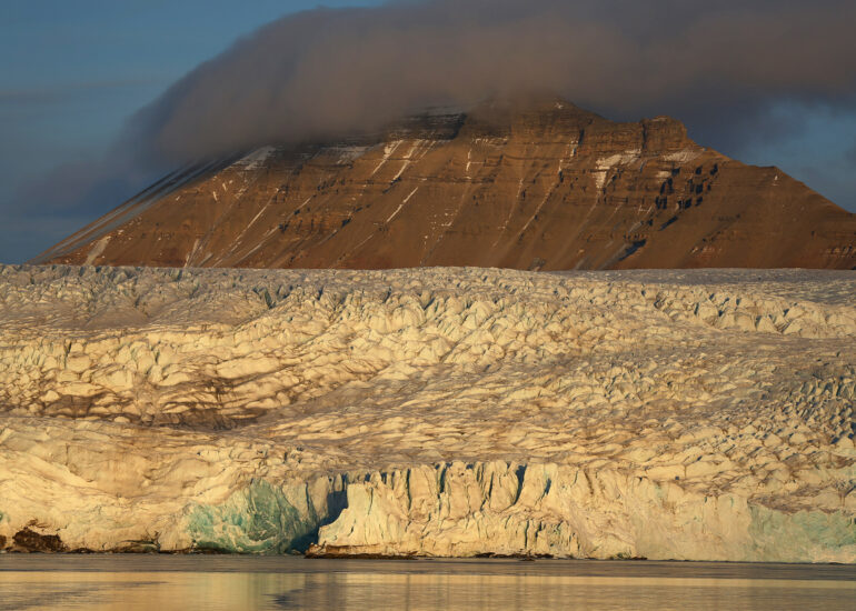 Gletscherfront im Abendlicht